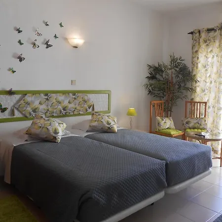 Gasthuis Dona Ana Garden Lagos