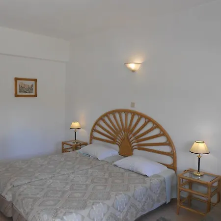 Dona Ana Garden לאגוּ‏ש